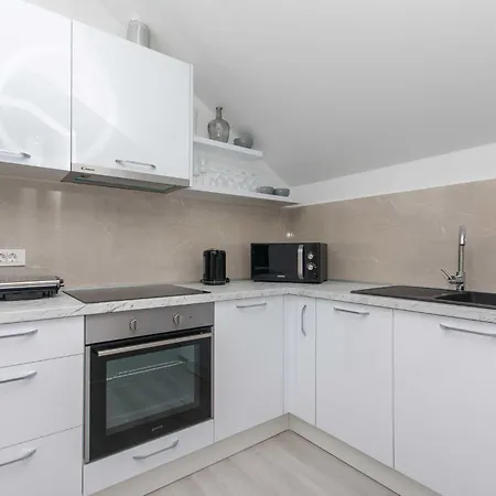 Gloria - One Bedroom With Terrace *