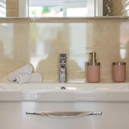 Gloria - One Bedroom With Terrace