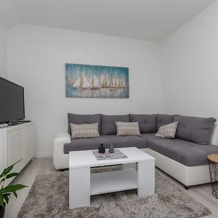 Gloria - One Bedroom With Terrace Apartment *