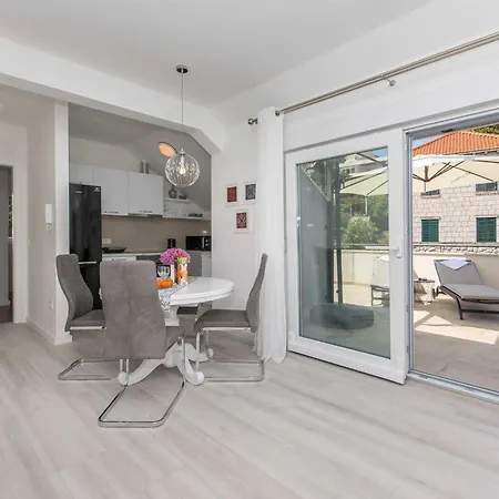 Gloria - One Bedroom With Terrace Apartman