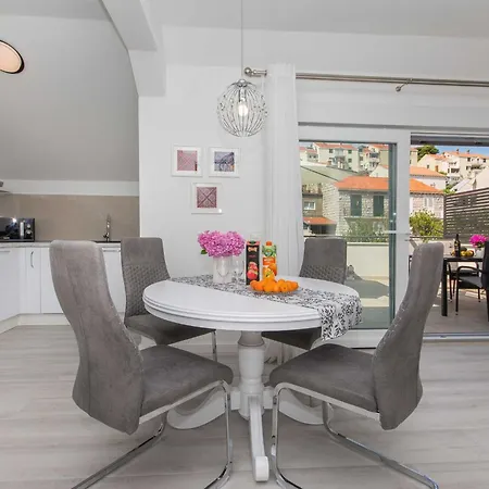 Apartment Gloria - One Bedroom With Terrace