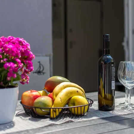 Gloria - One Bedroom With Terrace Apartman *