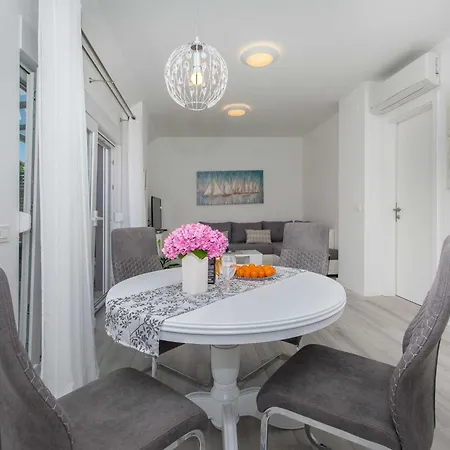 Gloria - One Bedroom With Terrace Apartment