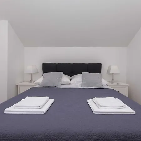 Apartman Gloria - One Bedroom With Terrace *