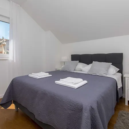 Apartman Gloria - One Bedroom With Terrace *