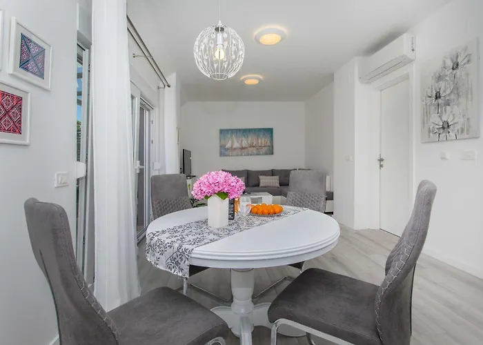 Gloria - One Bedroom With Terrace 아파트